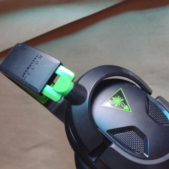 Turtle Beach Recon Ear Force Black and Green Wired Gaming Headset - Picture 2 of 3